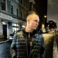 Escucha a WeakLuv, mira videos musicales, lee su biografía, consulta las fechas de las gira y más.