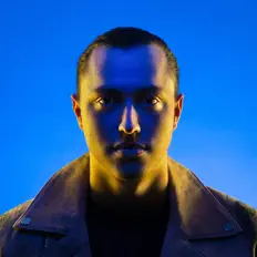 Ouve INViDA, vê vídeos de música, lê a biografia, vê as datas da digressão e muito mais!