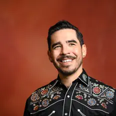 收听 Nicolas Lell Benavides、观看音乐视频、阅读小传、查看巡演日期等 ！