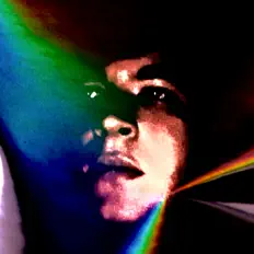 收听 WFV、观看音乐视频、阅读小传、查看巡演日期等 ！