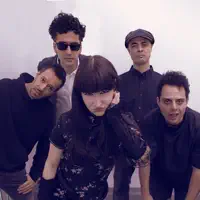 Escucha a undefined, mira vídeos musicales, lee la biografía, consulta fechas de giras y mucho más.