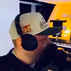 Rellik dinle, müzik videolarını izle, biyografisini oku, tur tarihlerini ve daha fazlasını gör!