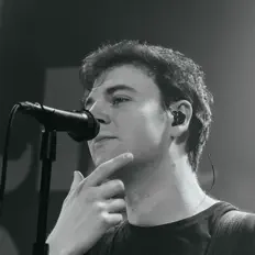 Leon Asenを聴いたり、ミュージックビデオを鑑賞したり、経歴やツアー日程などを確認したりしましょう！