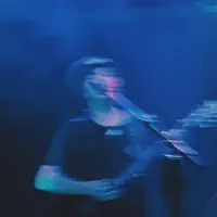 undefined dinle, müzik videolarını izle, biyografisini oku, tur tarihlerini ve daha fazlasını gör!