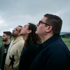 Poslechněte si interpreta The King Rooks, sledujte hudební videa, přečtěte si životopis, podívejte se na data turné a další informace.