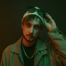 Luister naar Tänzer, bekijk muziekvideo's, lees de bio, bekijk de tourdata, en meer!