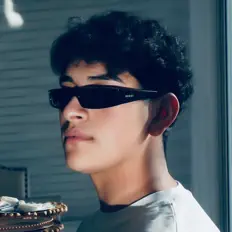 Écoutez Chris Hermosillo, regardez des vidéoclips, lisez la biographie, consultez les dates de tournée et plus encore !