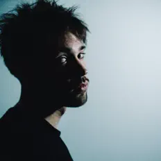 聆聽 Szunyog Tess、觀看音樂影片、閱讀小傳、查看巡演日期等！