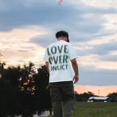 Dengarkan Vino Rose, tonton video musik, baca bio, lihat tanggal tur & lainnya!