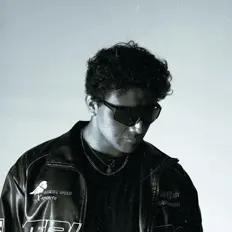 Hör dir ETERNA an, schau dir Musikvideos an, lies die Biografie, finde Tourdaten und mehr!