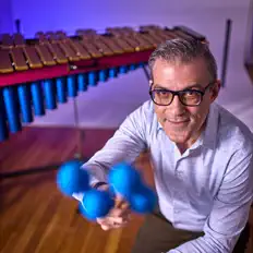 Christos Rafalidesを聴いたり、ミュージックビデオを鑑賞したり、経歴やツアー日程などを確認したりしましょう！