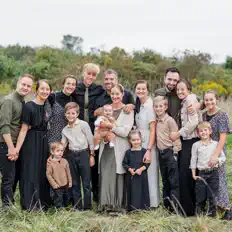 聆聽 The Stoltzfus Family、觀看音樂影片、閱讀小傳、查看巡演日期等！
