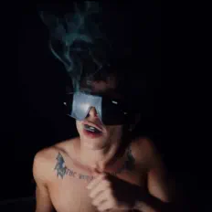 Poslechněte si interpreta TRÆCY, sledujte hudební videa, přečtěte si životopis, podívejte se na data turné a další informace.