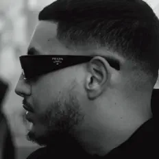 Ascolta HRZ, guarda video musicali, leggi la biografia, vedi le date del tour & altro!