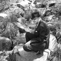 undefined을(를) 듣고, 뮤직 비디오를 보고, 약력을 읽고, 투어 일정 등을 확인하세요!