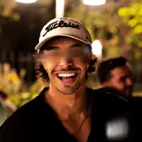 Ouve undefined, vê vídeos de música, lê a biografia, vê as datas da digressão e muito mais!