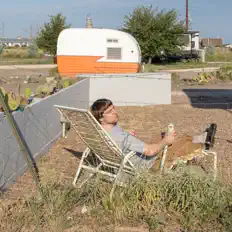 Posłuchaj wykonawcy Orillia, obejrzyj teledyski, przeczytaj biografię, zobacz daty tras koncertowych i nie tylko!