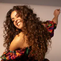 Sarah Burke: песни, клипы, биография, даты выступлений и многое другое.