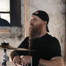 Écoutez Keith Mccoy, regardez des vidéoclips, lisez la biographie, consultez les dates de tournée et plus encore !