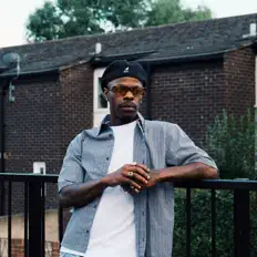 K4mo을(를) 듣고, 뮤직 비디오를 보고, 약력을 읽고, 투어 일정 등을 확인하세요!