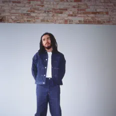 Isaiah Michael Davis dinle, müzik videolarını izle, biyografisini oku, tur tarihlerini ve daha fazlasını gör!