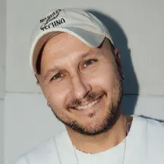 Ascolta Mike Konstanty, guarda video musicali, leggi la biografia, vedi le date del tour & altro!