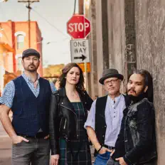 Ascolta River Driver, guarda video musicali, leggi la biografia, vedi le date del tour & altro!