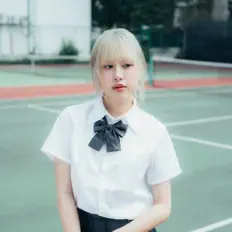 聆聽 Jeanius、觀看音樂影片、閱讀小傳、查看巡演日期等！