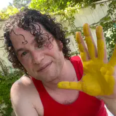 Posłuchaj wykonawcy Ephie Lowinger, obejrzyj teledyski, przeczytaj biografię, zobacz daty tras koncertowych i nie tylko!