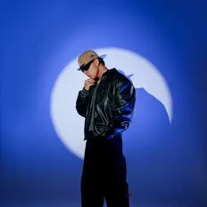 聆聽 Liaz、觀看音樂影片、閱讀小傳、查看巡演日期等！