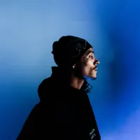 Ascolta undefined, guarda video musicali, leggi la biografia, vedi le date del tour & altro!