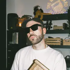 Uncle Maximilien을(를) 듣고, 뮤직 비디오를 보고, 약력을 읽고, 투어 일정 등을 확인하세요!