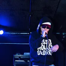 聆聽 CityBaby、觀看音樂影片、閱讀小傳、查看巡演日期等！