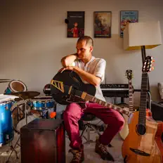 Yoav Eshed सुनें, म्यूज़िक वीडियो देखें, बायो पढ़ें, दौरे की तारीखें और बहुत कुछ देखें!