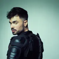 Hör dir undefined an, schau dir Musikvideos an, lies die Biografie, finde Tourdaten und mehr!
