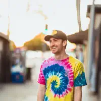 Escucha a undefined, mira vídeos musicales, lee la biografía, consulta fechas de giras y mucho más.