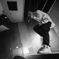 Lazy Habits सुनें, म्यूज़िक वीडियो देखें, बायो पढ़ें, दौरे की तारीखें और बहुत कुछ देखें!