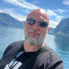 Écoutez hidden 404, regardez des vidéoclips, lisez la biographie, consultez les dates de tournée et plus encore !