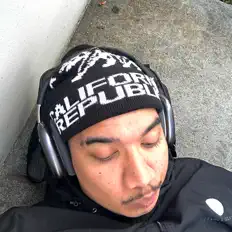 Poslechněte si interpreta Diorseba, sledujte hudební videa, přečtěte si životopis, podívejte se na data turné a další informace.