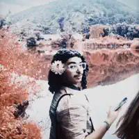 Luister naar undefined, bekijk muziekvideo's, lees de bio, bekijk de tourdata, en meer!