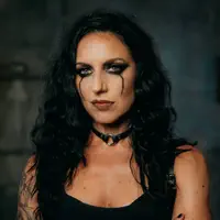 Escucha a undefined, mira vídeos musicales, lee la biografía, consulta fechas de giras y mucho más.