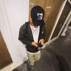 聆聽 EsseJota、觀看音樂影片、閱讀小傳、查看巡演日期等！