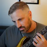 Escucha a undefined, mira videos musicales, lee su biografía, consulta las fechas de las gira y más.
