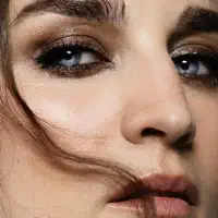 Ouve undefined, vê vídeos de música, lê a biografia, vê as datas da digressão e muito mais!