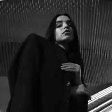 Escucha a Lyria, mira vídeos musicales, lee la biografía, consulta fechas de giras y mucho más.