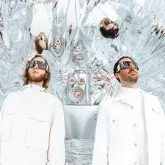 Listen to The Messenger Birds, watch music videos, read bio, see tour dates & more!
