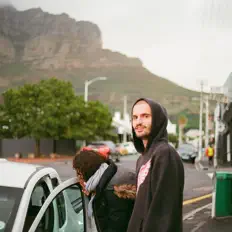 Hör dir ikeepitbutter an, schau dir Musikvideos an, lies die Biografie, finde Tourdaten und mehr!