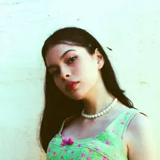 Ascolta Gabriela Triste, guarda video musicali, leggi la biografia, vedi le date del tour & altro!