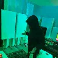 Ascolta undefined, guarda video musicali, leggi la biografia, vedi le date del tour & altro!