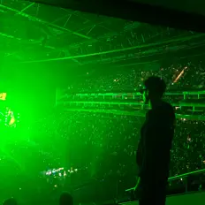 聆聽 ZT、觀看音樂影片、閱讀小傳、查看巡演日期等！